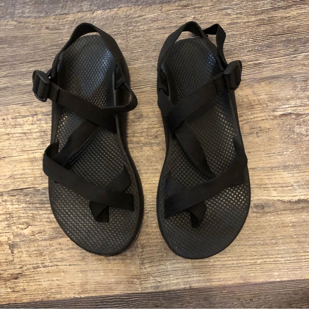 Thick strap all black Chaco Vibram Hiking sandal men’s size 9 EUC